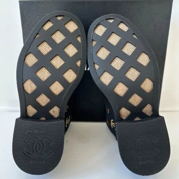 CHANEL Lambskin Shearling Canvas CC Lace Up Boots Black Gold Logo Size 38.5 - Picture 3 of 13